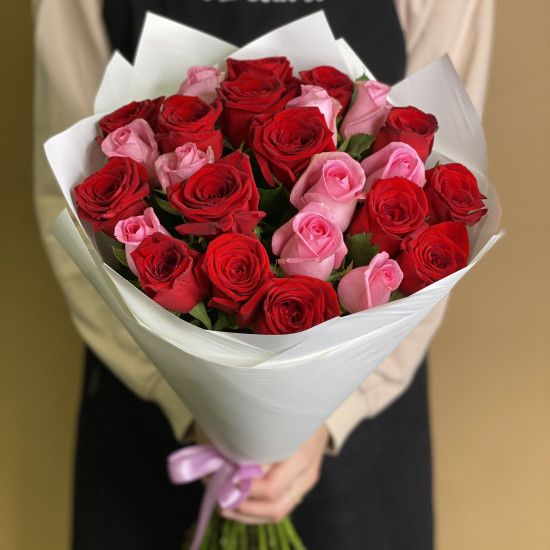 Red and pink roses - flower bouquet